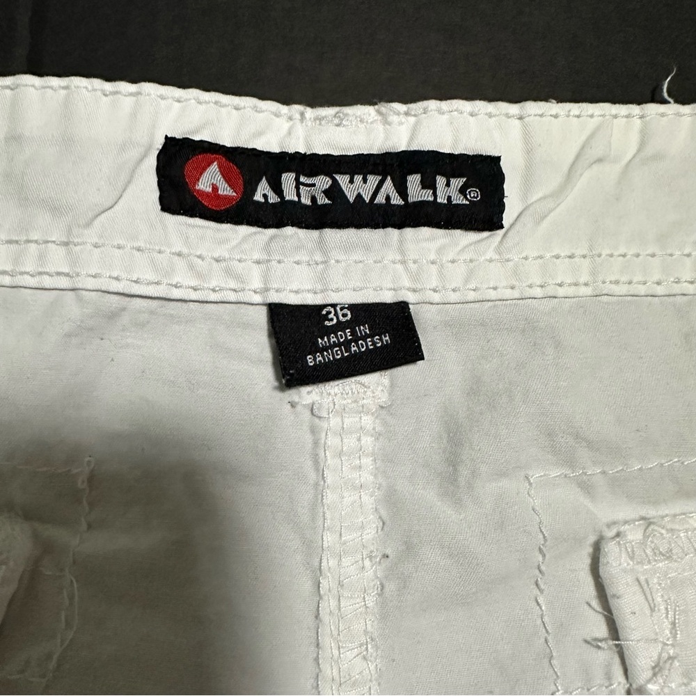 Airwalk Men’s White Cargo Shorts - Picture 8 of 11
